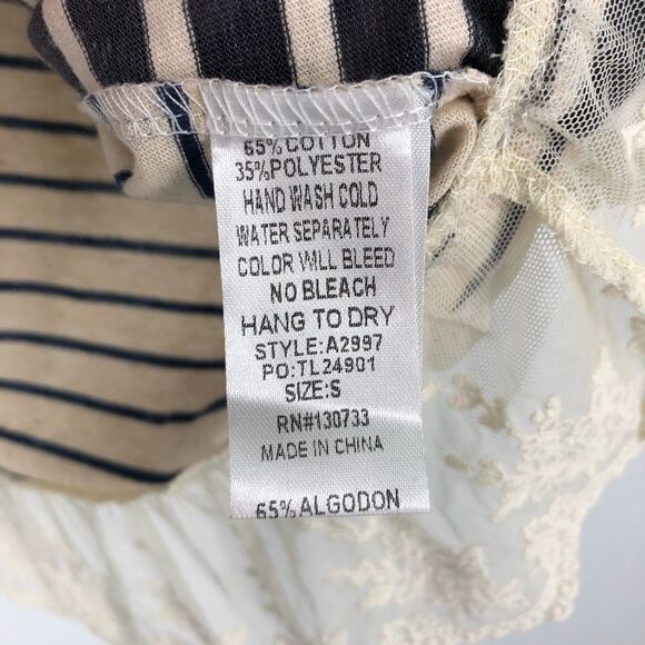 🆕 UMGEE Stripe 3/4 Sleeve Lace Mesh Hem Top NWOT - Picture 7 of 7